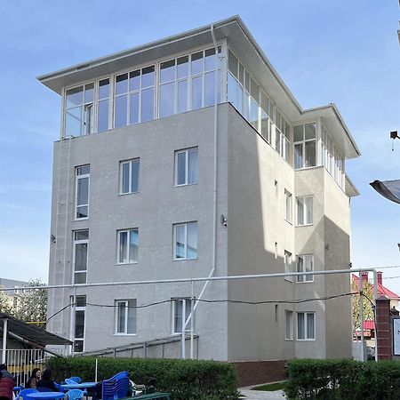 Nomad Inn Bishkek Exteriör bild