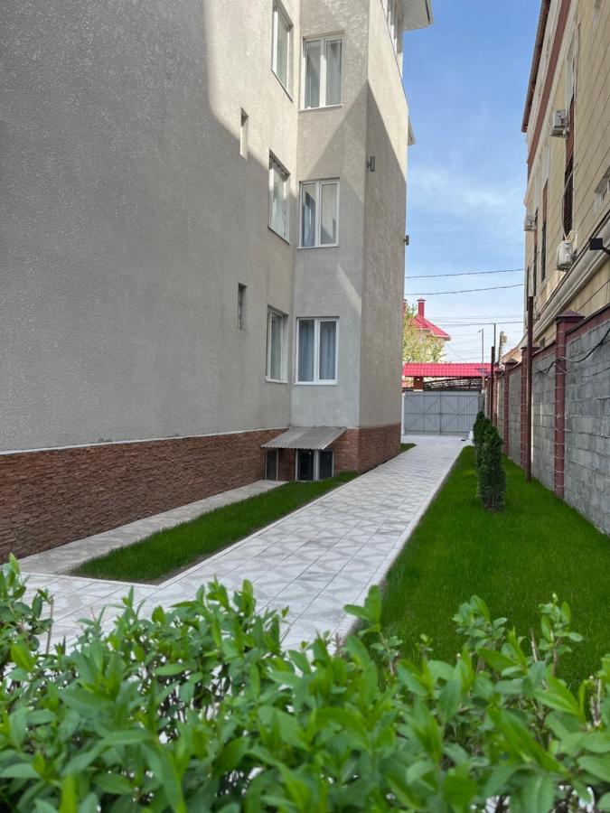 Nomad Inn Bishkek Exteriör bild