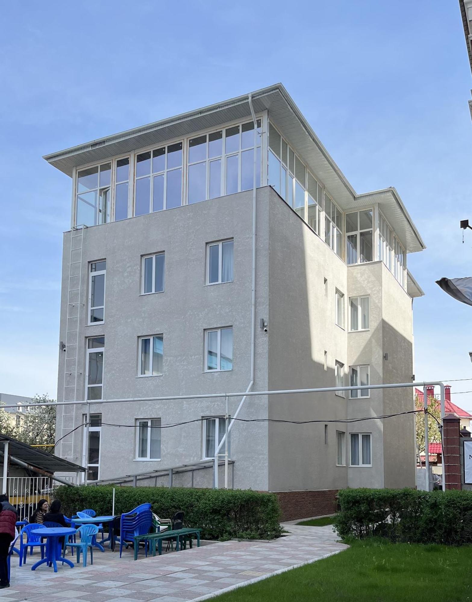 Nomad Inn Bishkek Exteriör bild